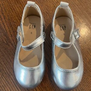 GAP Kids Silver Ballet Flat Size 6
